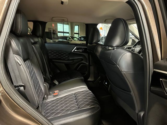 2022 Mitsubishi Outlander SEL | Irving, Texas | Hopper Motorplex 2022 Mitsubishi Outlander SEL | Irving, Texas | Hopper Motorplex