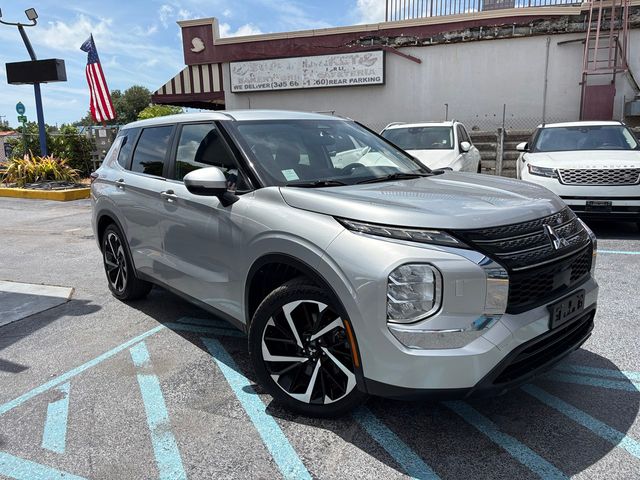 2022 Mitsubishi Outlander ES