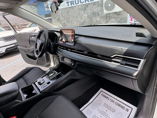 2022 Mitsubishi Outlander ES