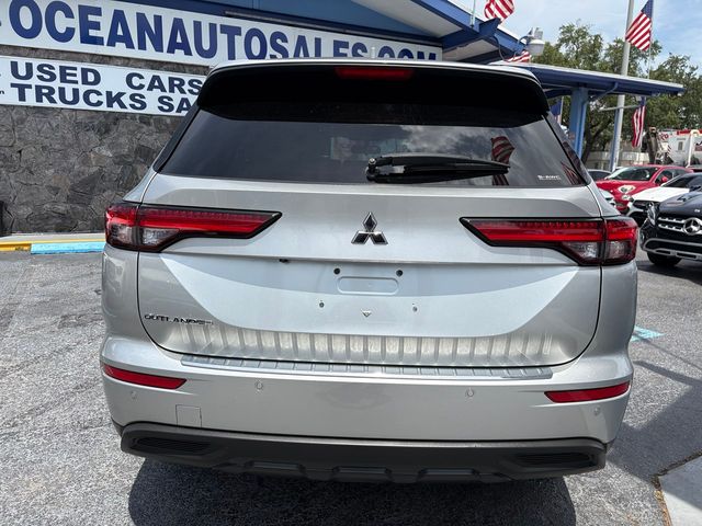 2022 Mitsubishi Outlander ES