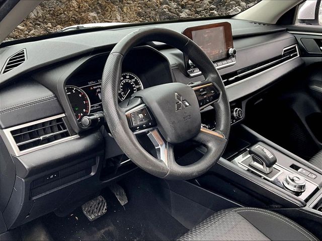 2022 Mitsubishi Outlander ES