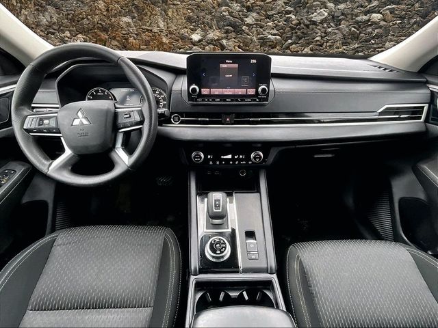 2022 Mitsubishi Outlander ES