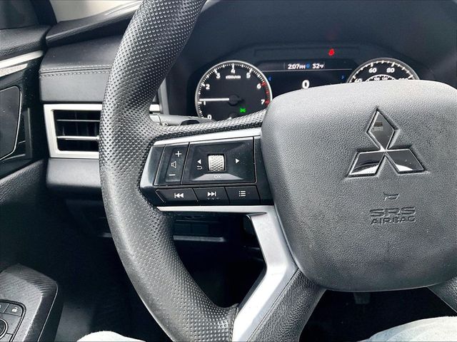 2022 Mitsubishi Outlander ES