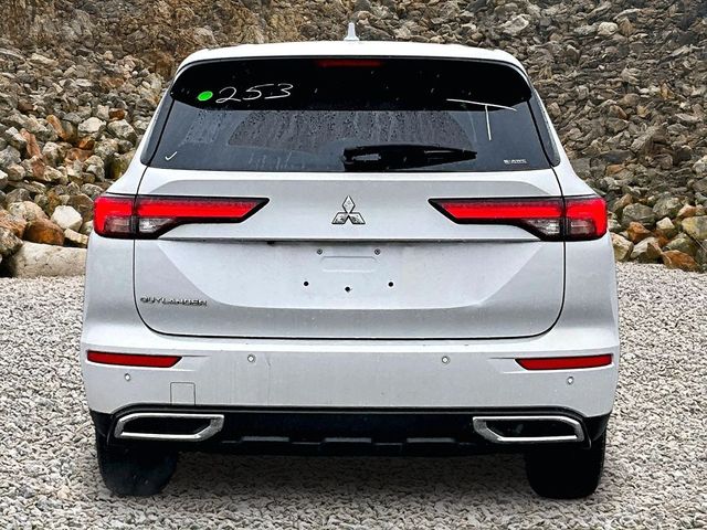 2022 Mitsubishi Outlander ES