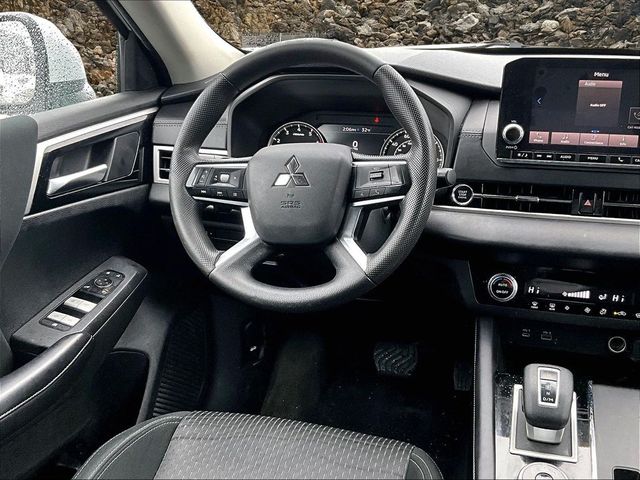 2022 Mitsubishi Outlander ES