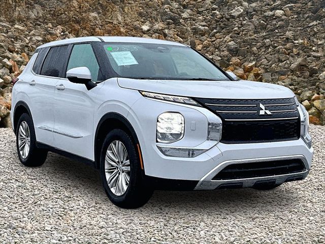 2022 Mitsubishi Outlander ES