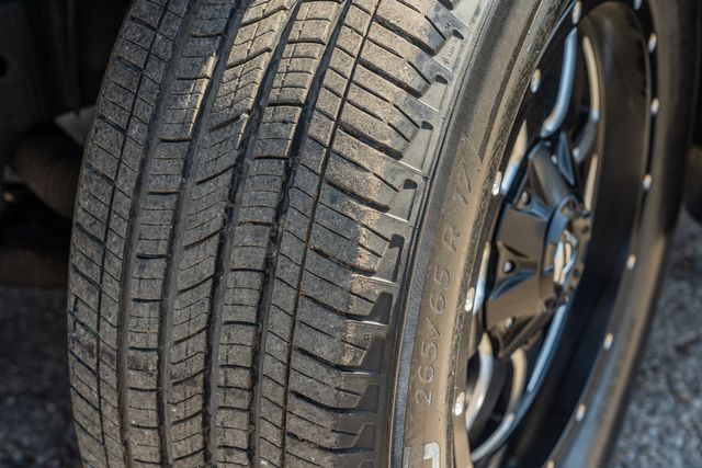 2022 Nissan Frontier SV CREW CAB / 3.8L V6 / LOW MILES / CLEAN CARFAX | Austin, TX | Rocky Mountain Truck Stop Austin