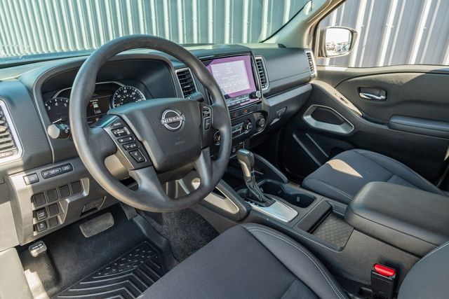 2022 Nissan Frontier SV CREW CAB / 3.8L V6 / LOW MILES / CLEAN CARFAX | Austin, TX | Rocky Mountain Truck Stop Austin 2022 Nissan Frontier SV CREW CAB / 3.8L V6 / LOW MILES / CLEAN CARFAX | Austin, TX | Rocky Mountain Truck Stop Austin