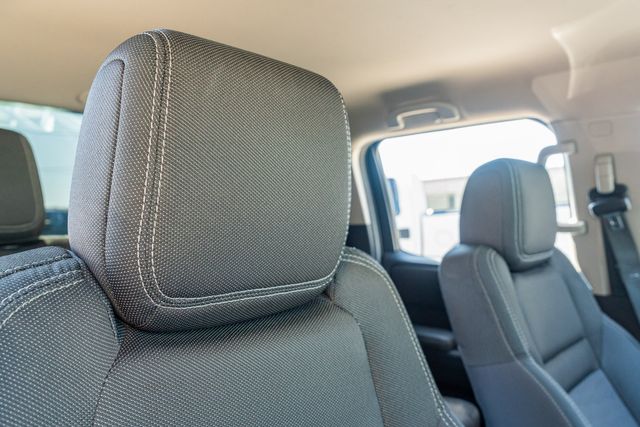 2022 Nissan Frontier SV CREW CAB / 3.8L V6 / LOW MILES / CLEAN CARFAX | Austin, TX | Rocky Mountain Truck Stop Austin