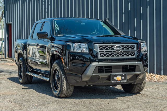 2022 Nissan Frontier SV CREW CAB / 3.8L V6 / LOW MILES / CLEAN CARFAX | Austin, TX | Rocky Mountain Truck Stop Austin