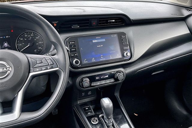 2022 Nissan Kicks SV