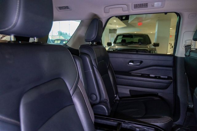 2022 Nissan Pathfinder 3rd row SL Premium Package Panoramic Moonroof