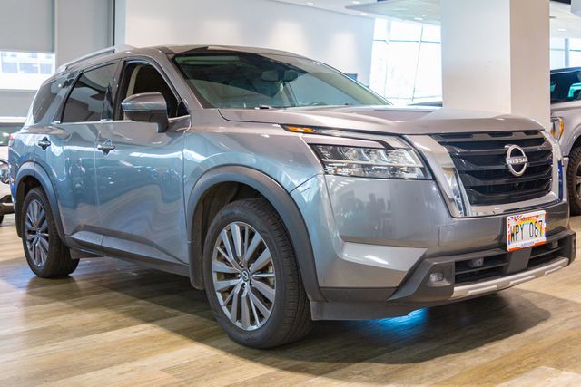 2022 Nissan Pathfinder 3rd row SL Premium Package Panoramic Moonroof