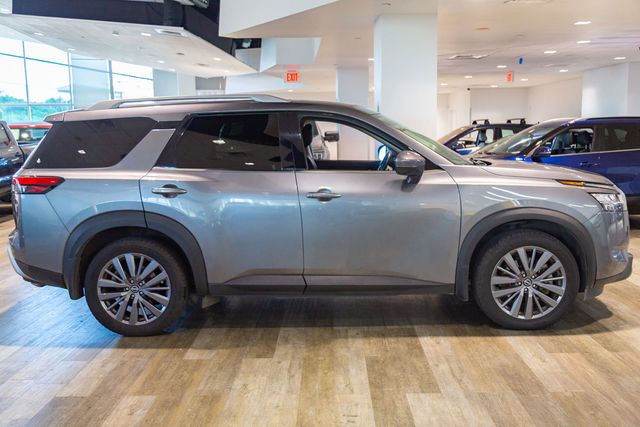 2022 Nissan Pathfinder 3rd row SL Premium Package Panoramic Moonroof