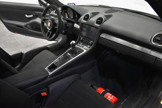 2022 Porsche 718 Cayman GT4