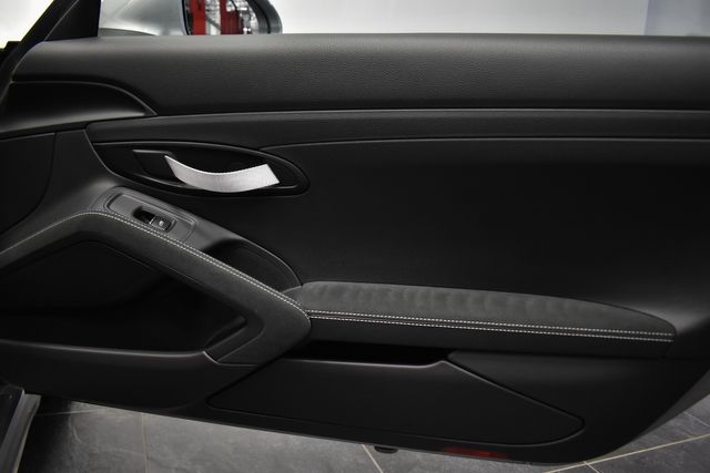 2022 Porsche 718 Cayman GT4