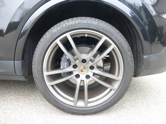 2022 Porsche Cayenne Base | Lawrence, MA | European Motorsports 2022 Porsche Cayenne Base | Lawrence, MA | European Motorsports