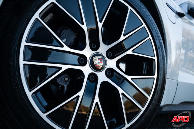 2022 Porsche Taycan 2022 Porsche Taycan