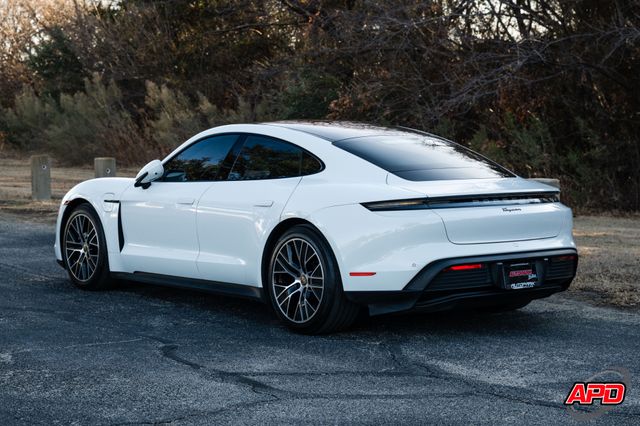2022 Porsche Taycan 