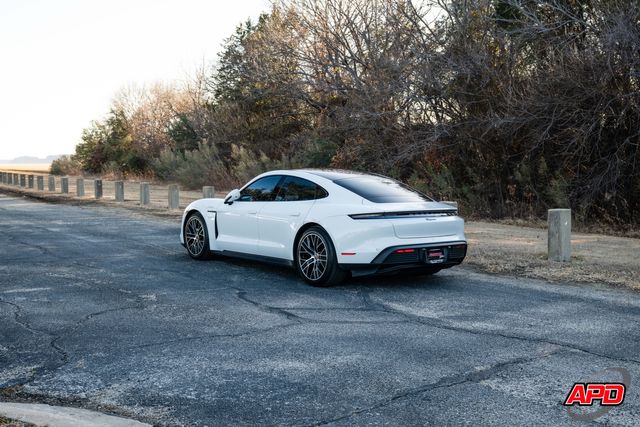 2022 Porsche Taycan 2022 Porsche Taycan