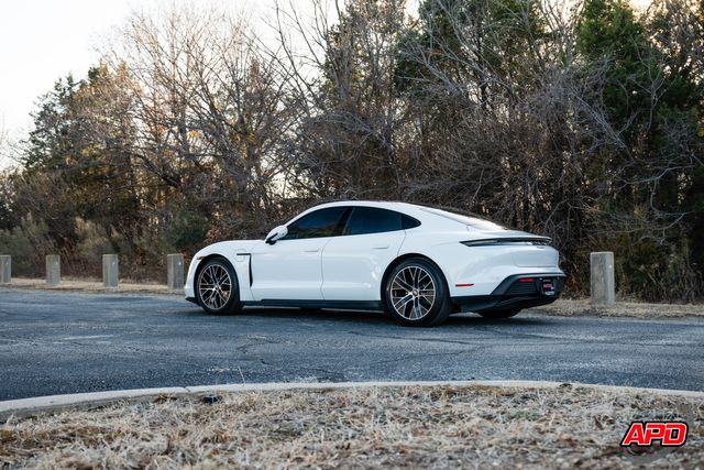 2022 Porsche Taycan 2022 Porsche Taycan