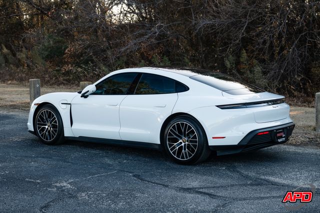 2022 Porsche Taycan 2022 Porsche Taycan