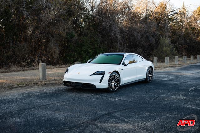 2022 Porsche Taycan 2022 Porsche Taycan