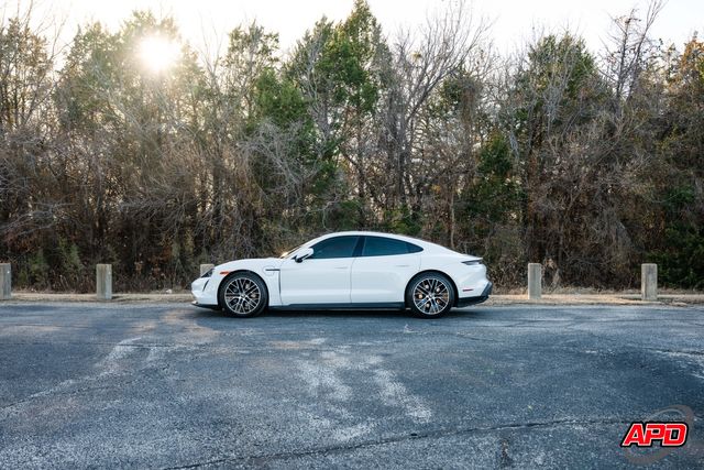 2022 Porsche Taycan 2022 Porsche Taycan