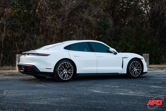 2022 Porsche Taycan 2022 Porsche Taycan