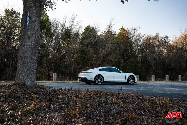 2022 Porsche Taycan 2022 Porsche Taycan