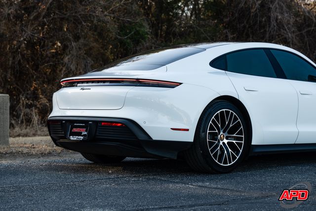 2022 Porsche Taycan 2022 Porsche Taycan