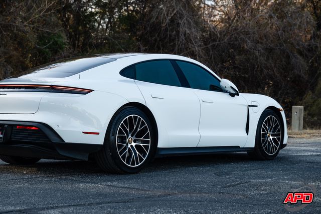 2022 Porsche Taycan 2022 Porsche Taycan