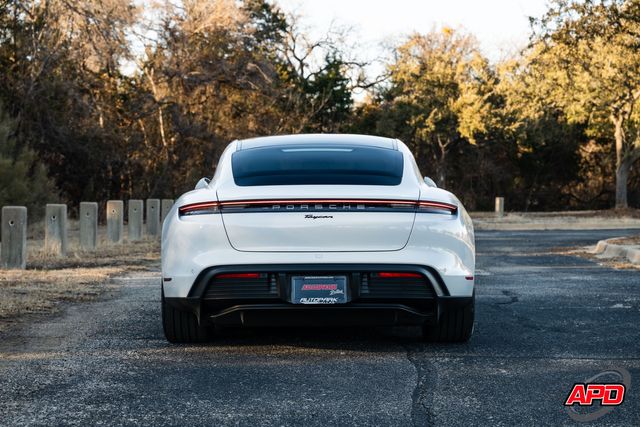 2022 Porsche Taycan 2022 Porsche Taycan