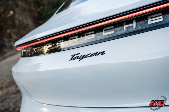 2022 Porsche Taycan 2022 Porsche Taycan