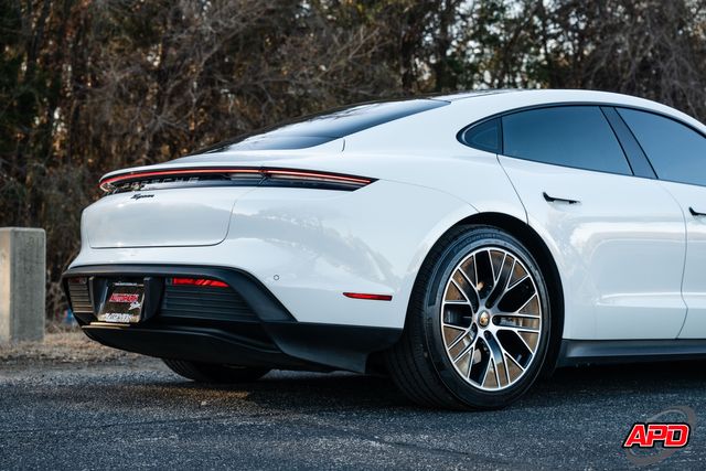 2022 Porsche Taycan 2022 Porsche Taycan