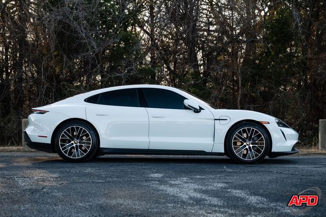 2022 Porsche Taycan 2022 Porsche Taycan