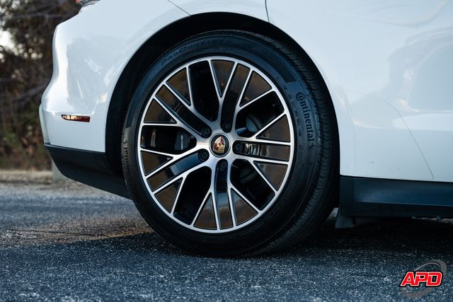 2022 Porsche Taycan 2022 Porsche Taycan