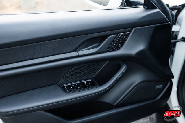 2022 Porsche Taycan 2022 Porsche Taycan