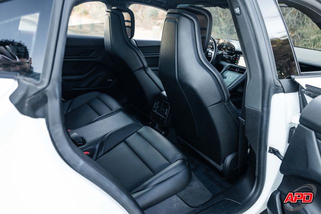 2022 Porsche Taycan 2022 Porsche Taycan