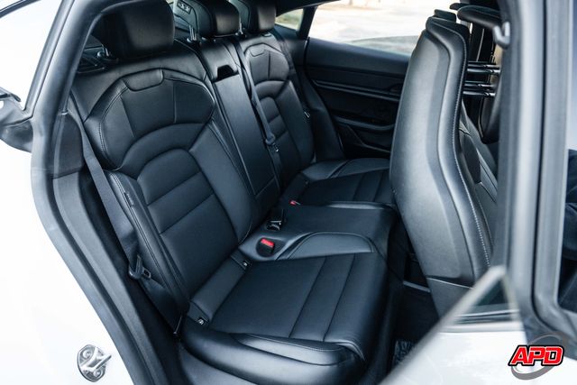 2022 Porsche Taycan 2022 Porsche Taycan