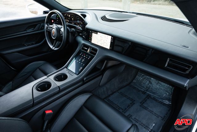 2022 Porsche Taycan 2022 Porsche Taycan