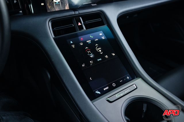 2022 Porsche Taycan 2022 Porsche Taycan