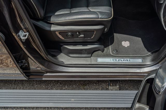 2022 Ram 1500 Limited CREW CAB / NIGHT EDITION / HUGE 12" SCREEN | Dallas, TX | Rocky Mountain Truck Stop Dallas 2022 Ram 1500 Limited CREW CAB / NIGHT EDITION / HUGE 12" SCREEN | Dallas, TX | Rocky Mountain Truck Stop Dallas