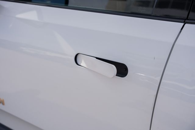 2022 Rivian R1T Adventure CREW CAB AWD / LOADED / GLACIER WHITE | Dallas, TX | Rocky Mountain Truck Stop Dallas