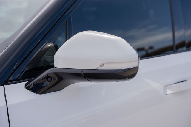 2022 Rivian R1T Adventure CREW CAB AWD / LOADED / GLACIER WHITE | Dallas, TX | Rocky Mountain Truck Stop Dallas 2022 Rivian R1T Adventure CREW CAB AWD / LOADED / GLACIER WHITE | Dallas, TX | Rocky Mountain Truck Stop Dallas