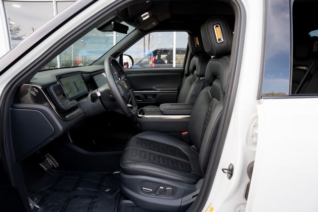 2022 Rivian R1T Adventure CREW CAB AWD / LOADED / GLACIER WHITE | Dallas, TX | Rocky Mountain Truck Stop Dallas 2022 Rivian R1T Adventure CREW CAB AWD / LOADED / GLACIER WHITE | Dallas, TX | Rocky Mountain Truck Stop Dallas