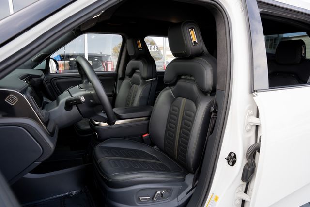 2022 Rivian R1T Adventure CREW CAB AWD / LOADED / GLACIER WHITE | Dallas, TX | Rocky Mountain Truck Stop Dallas 2022 Rivian R1T Adventure CREW CAB AWD / LOADED / GLACIER WHITE | Dallas, TX | Rocky Mountain Truck Stop Dallas