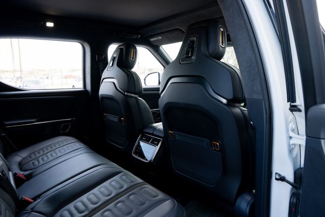 2022 Rivian R1T Adventure CREW CAB AWD / LOADED / GLACIER WHITE | Dallas, TX | Rocky Mountain Truck Stop Dallas