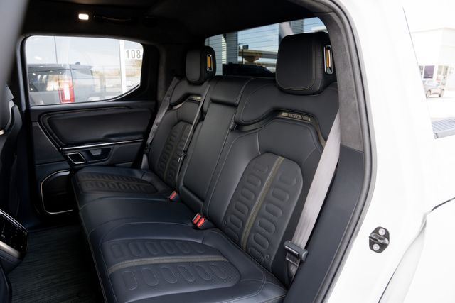 2022 Rivian R1T Adventure CREW CAB AWD / LOADED / GLACIER WHITE | Dallas, TX | Rocky Mountain Truck Stop Dallas