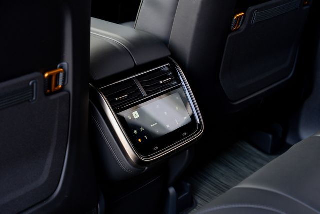 2022 Rivian R1T Adventure CREW CAB AWD / LOADED / GLACIER WHITE | Dallas, TX | Rocky Mountain Truck Stop Dallas